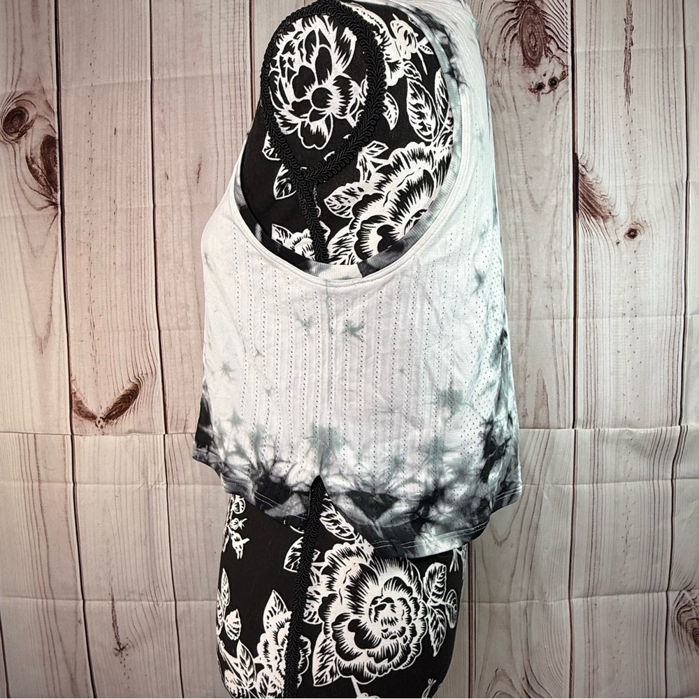 Lululemon Train to Be Tank Top Shibori size 8 Crewneck Tie Dye Activewear - Picture 3 of 6